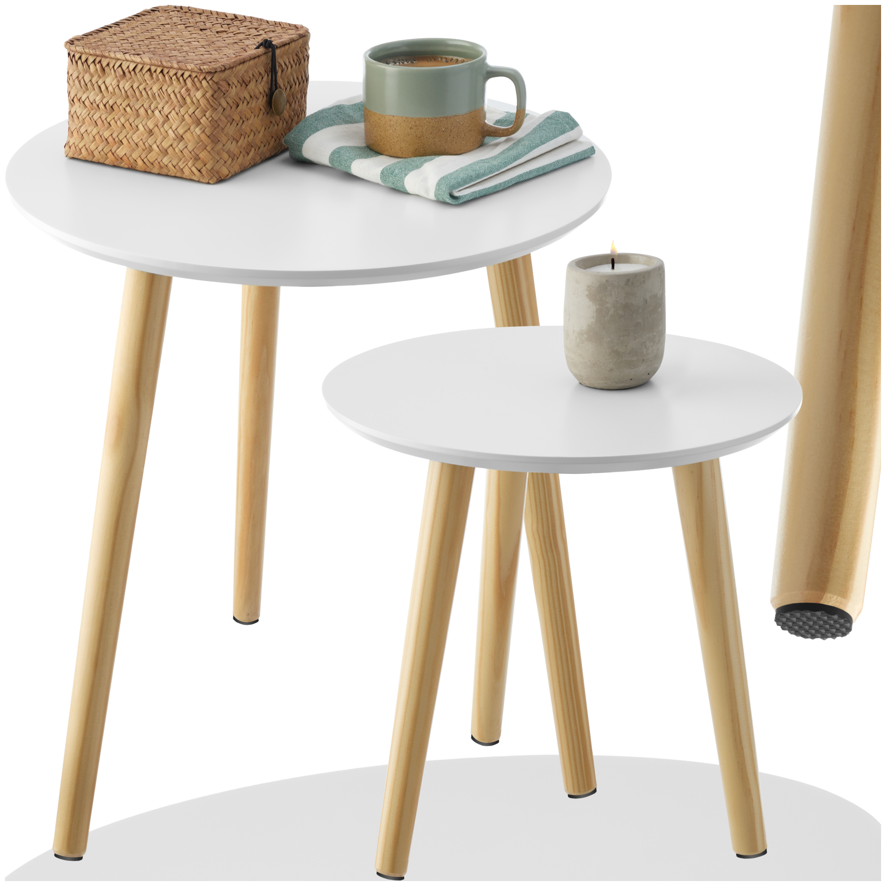 Set di 2 tavolini Skaland con gambe in legno in stile scandinavo - marrone/bianco