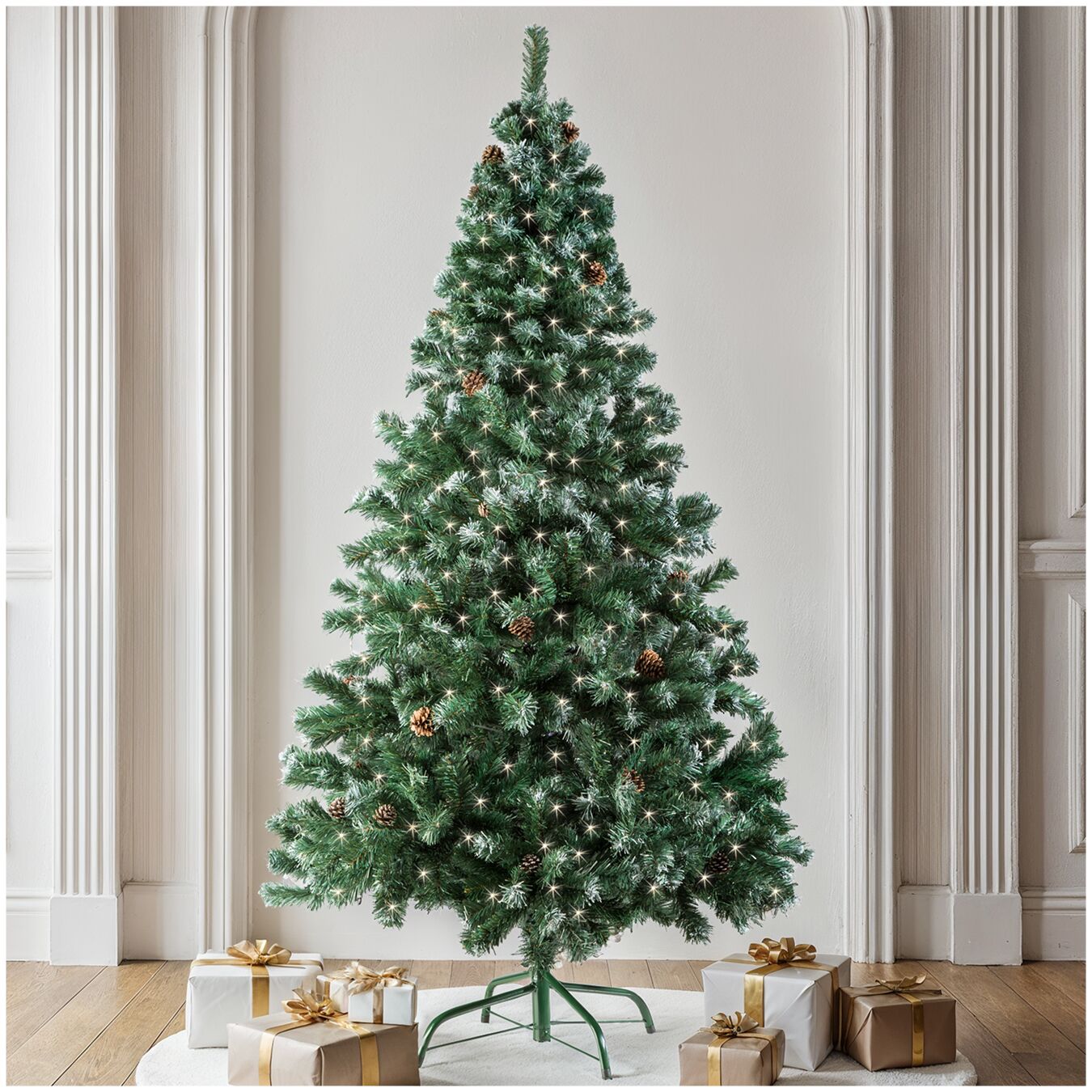 Weihnachtsbaum künstlich mit Zapfen und Metallständer 180cm - mit Lichterkette